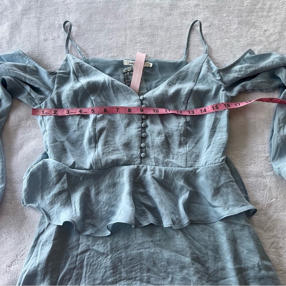 NWT Avec Les Filles Cold Shoulder Button Front Dress in Robin Eggs Blue - Picture 11 of 12